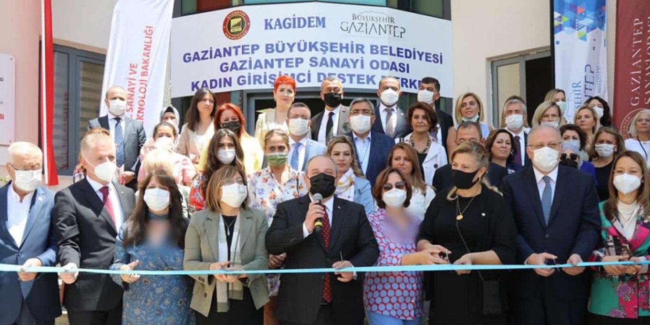 Sanayi ve Teknoloji Bakanı Varank Kadın Girişimci Destek Merkezi’ni açtı