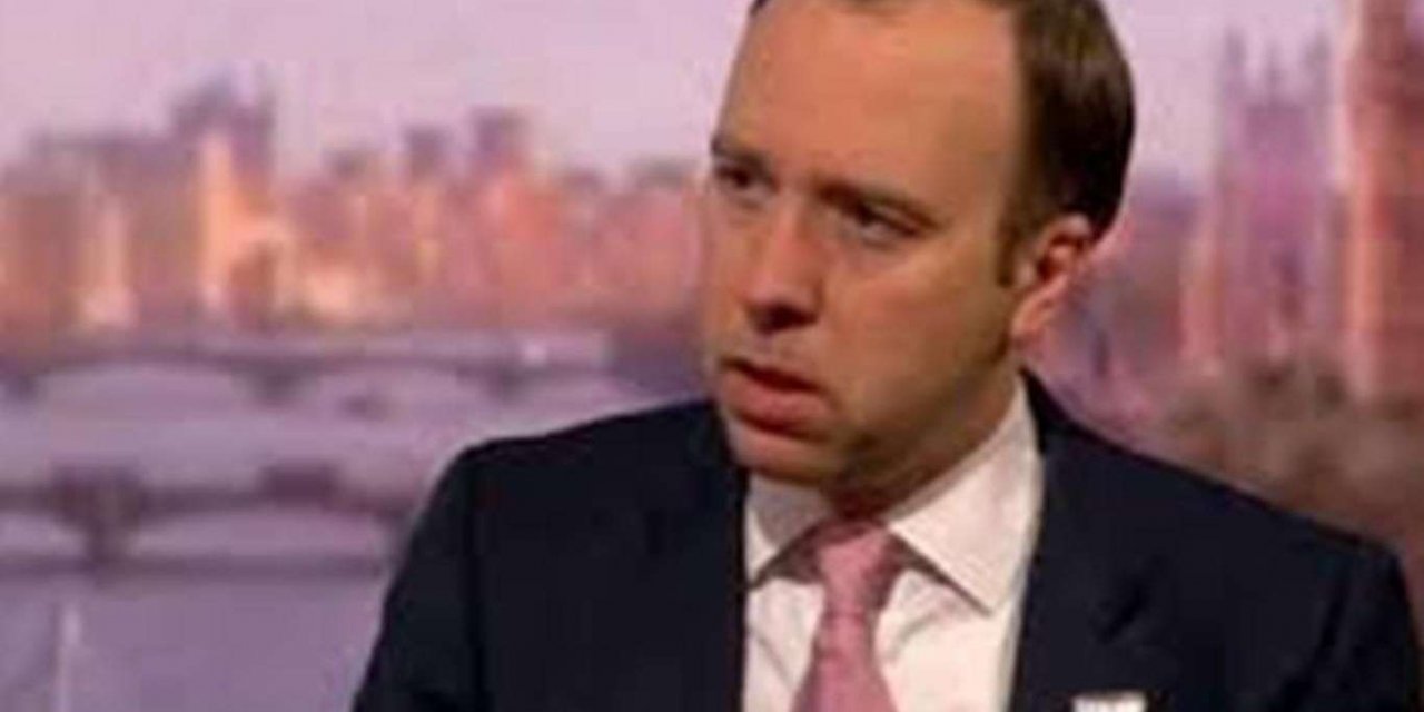 Wezîrê Tenduristîyê yê Îngîltereyêyê ku karê xeyrî exlaqî kiribû, îstîfa kir