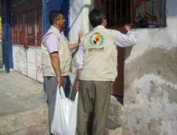 Avrupa Yetim Der İzmir'de yardım dağıttı