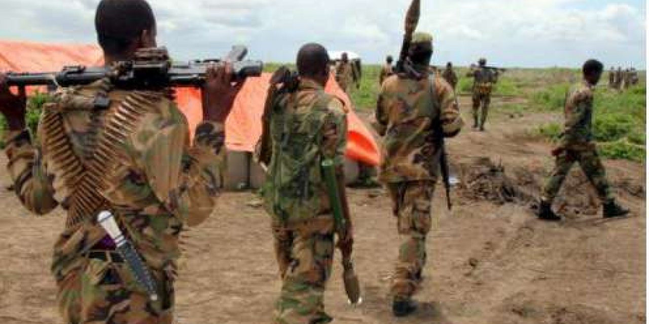 Somali'de askeri üsse düzenlenen bombalı saldırıda 50 kişi öldü