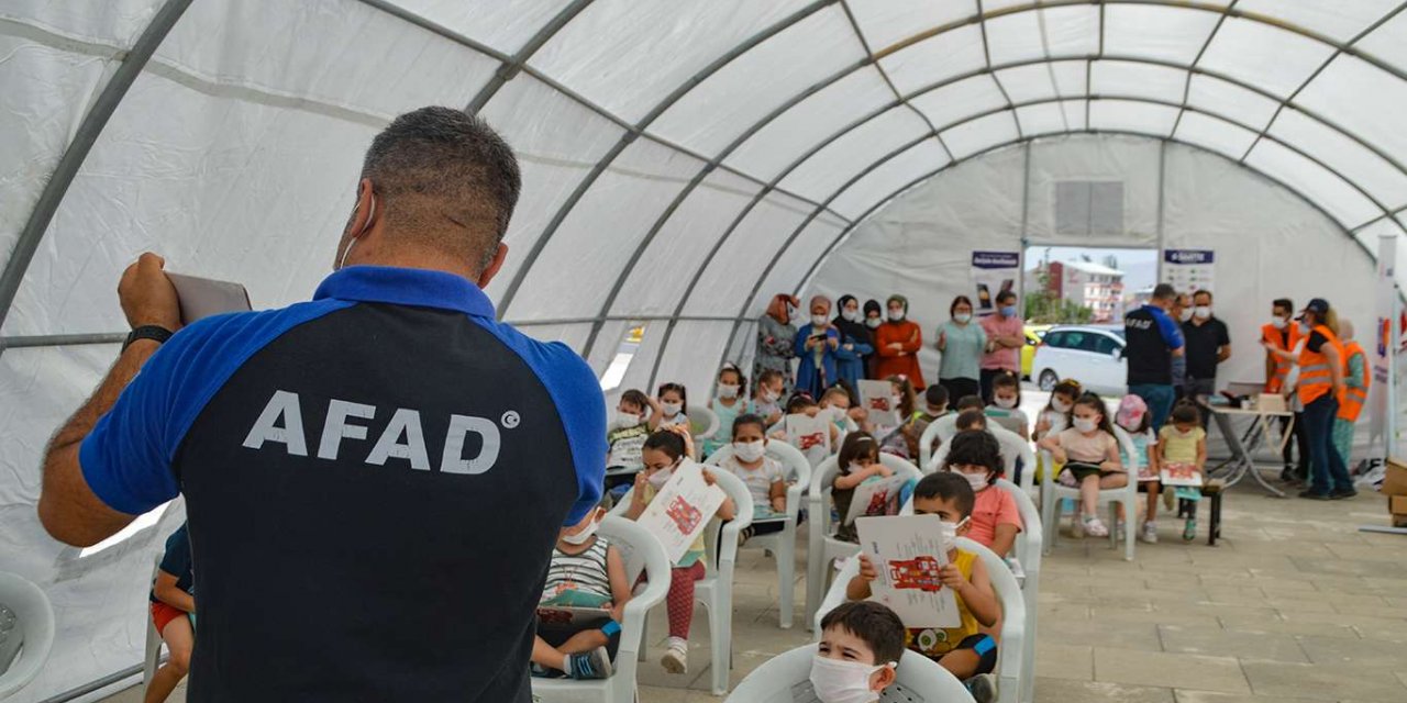 AFAD’dan Ağrılı miniklere deprem eğitimi