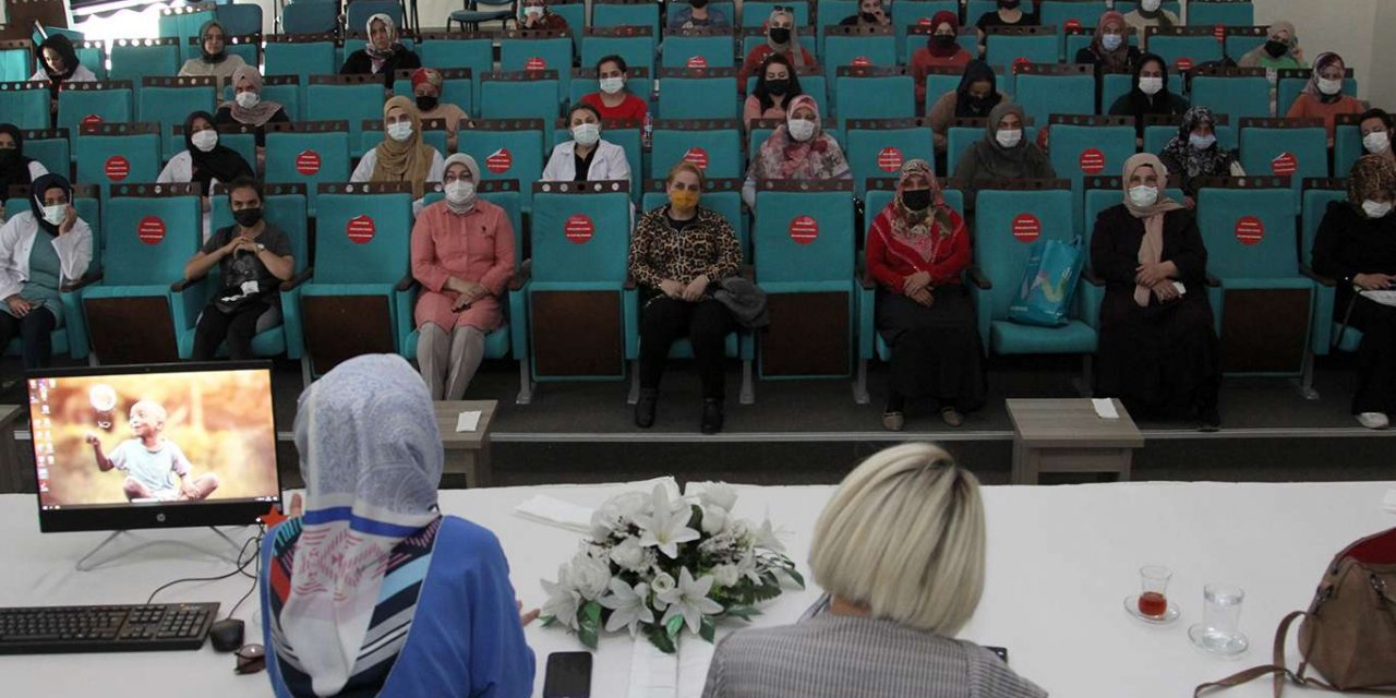 Van'da Covid-19 aşısı ile ilgili seminer verildi