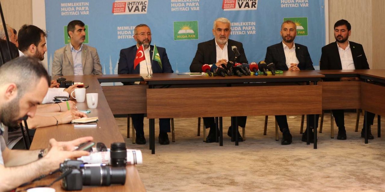 HÜDA PAR Genel Başkanı Zekeriya Yapıcıoğlu medya mensuplarıyla bir araya geldi