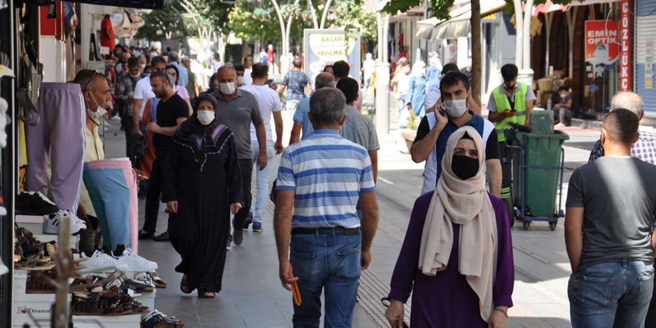 Halk elektriğe ve doğalgaza yapılan zamların iptal edilmesi istiyor