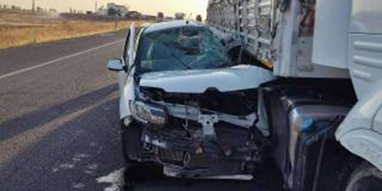 ​Kızıltepe-Nusaybin Karayolu'nda TIR otomobili biçti: 1 yaralı