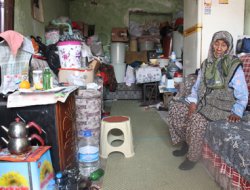 95'lik Nine 8 aydır mum ışığında yaşıyor