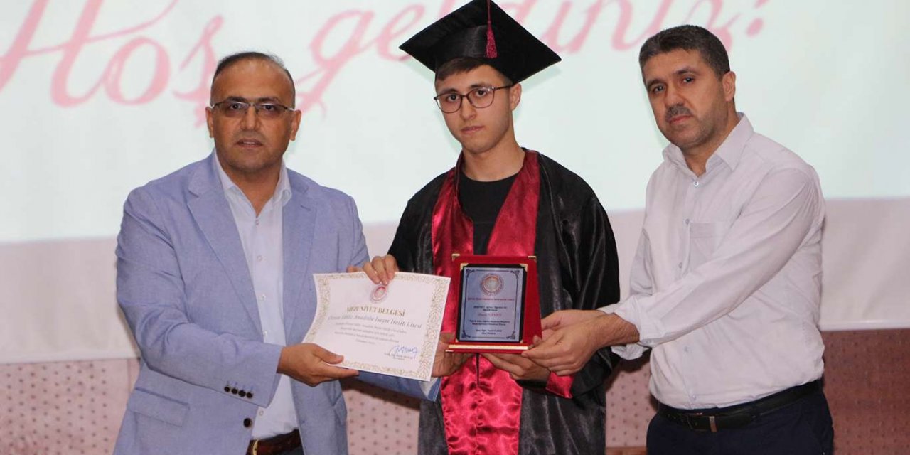 Özcan Yıldız Anadolu İmam Hatip Lisesi’nde mezuniyet coşkusu