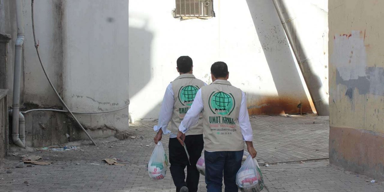 Cizre Umut Kervanı'ndan onlarca aileye gıda yardımı
