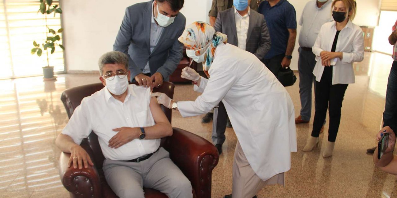 Van Valisi Bilmez'den "aşı yaptırın" çağrısı