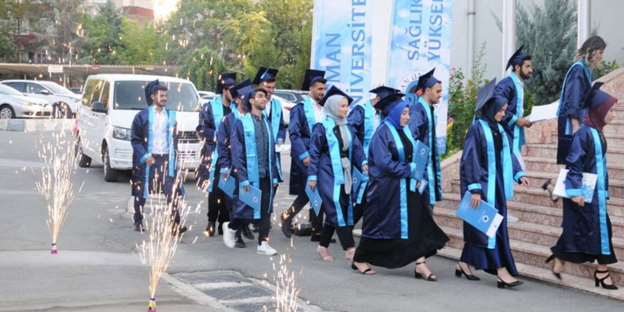 Batman Üniversitesi öğrencileri mezuniyet heyecanı yaşadı