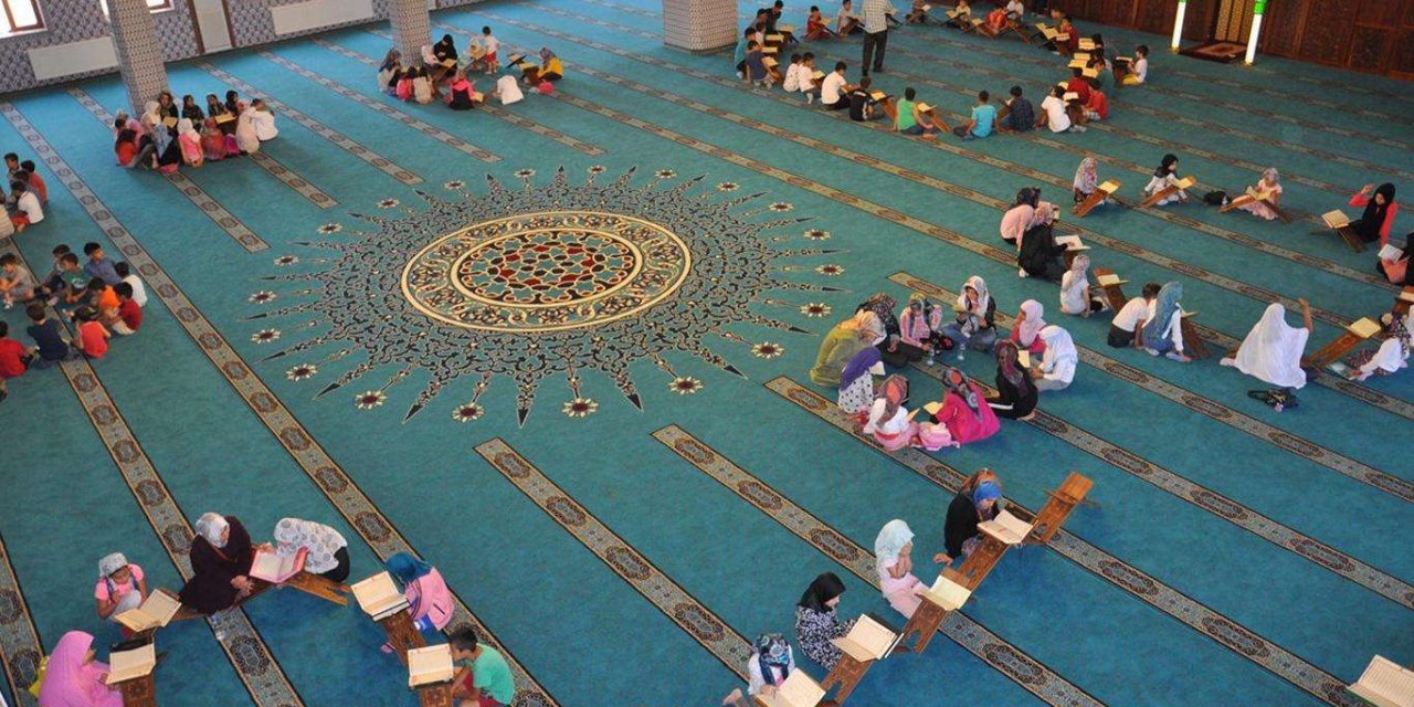 Yaz Kur'an kursları başlıyor; haydi çocuklar camiye!