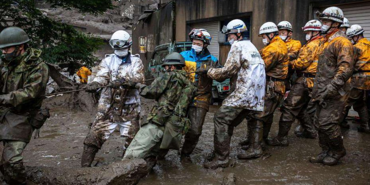 Japonya'nın Atami şehrinde meydana gelen kayıp sayısı 100'e çıktı