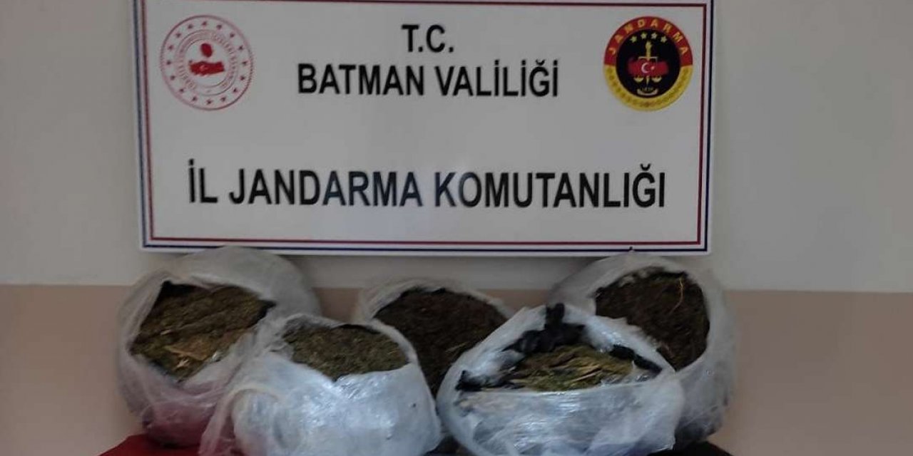 Batman’da durdurulan bir araçta 43 kilogram esrar ele geçirildi