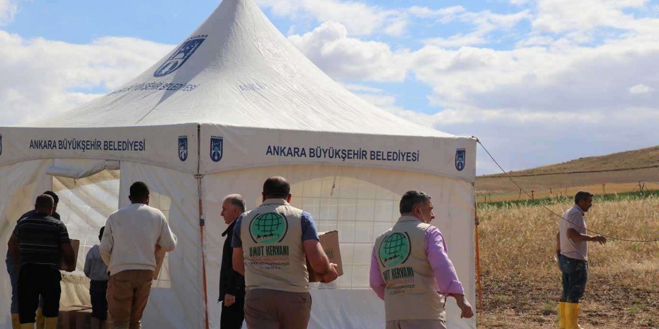Karwana Hêvîyê ji karkerên zireatê yên ku ji ber lehîyê zirar dîtin re alîkarî kir