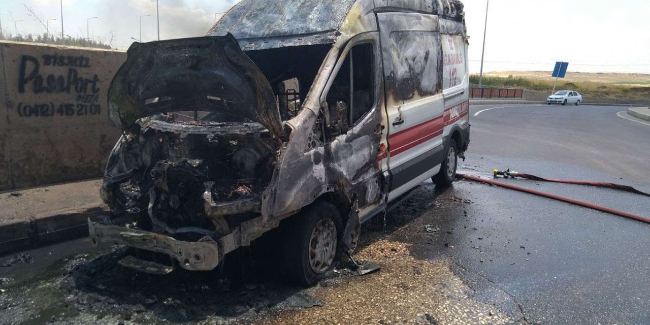Çınar'da alev alan ambulans kullanılamaz hale geldi