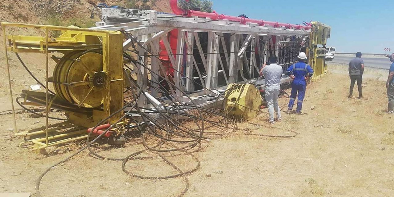 TPAO'ya ait kule aracı devrildi: 1 yaralı
