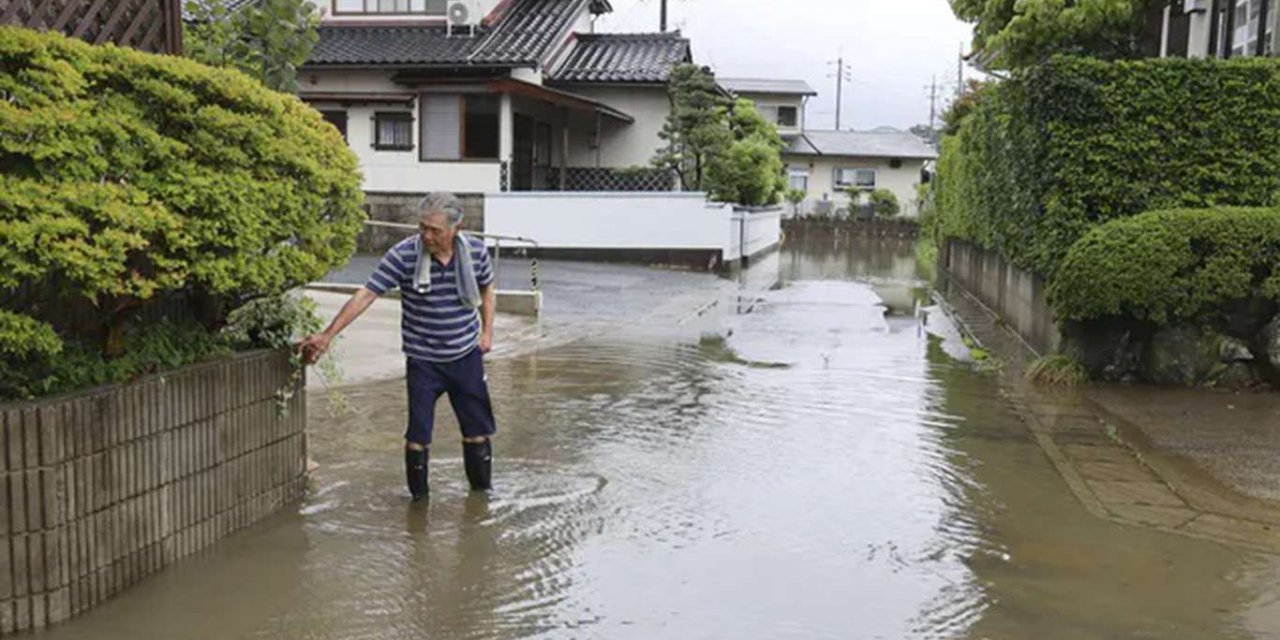 Japonya'da yaklaşık 330 bin kişi tahliye edilecek