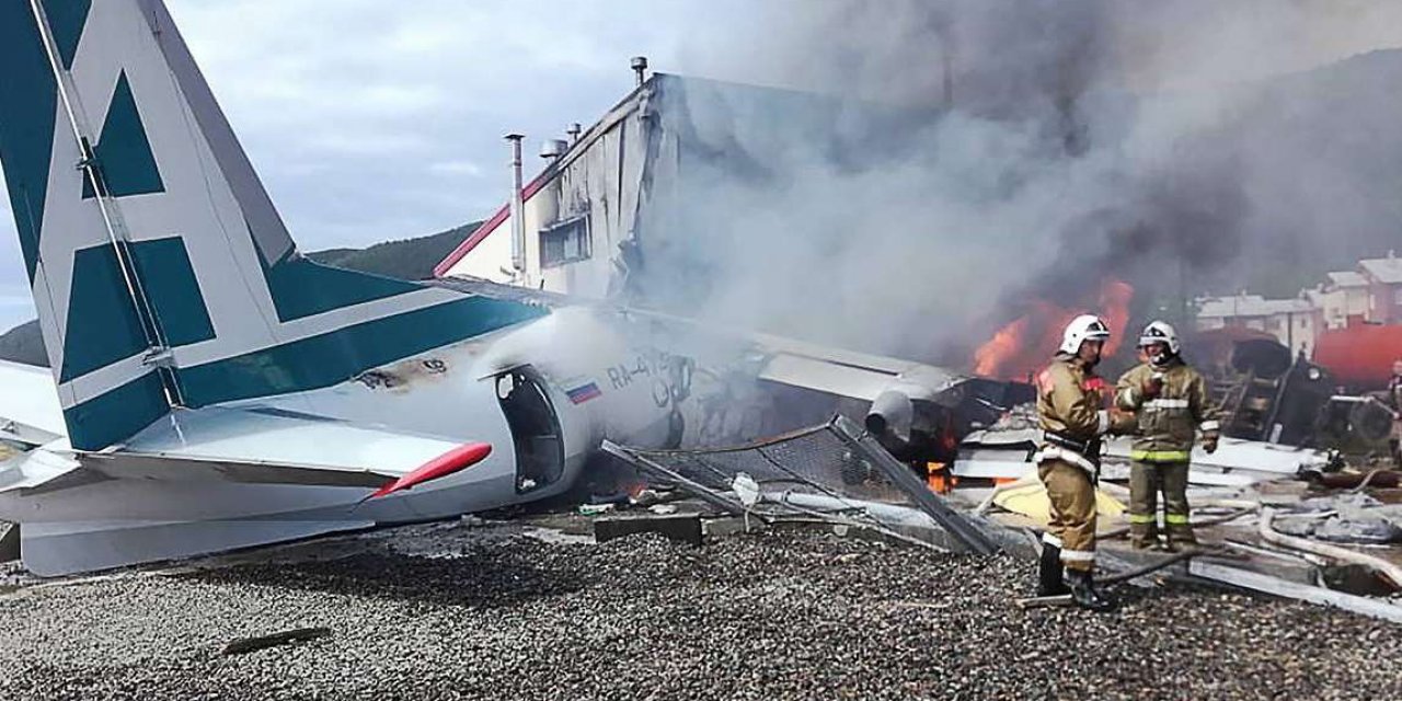 Rusya’nın kuzeyinde acil iniş yapmak zorunda kalan uçaktaki iki kişi yaralandı