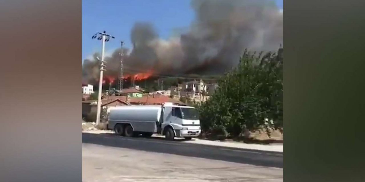İzmir Foça'daki orman yangını yerleşim alanlarına yaklaşıyor