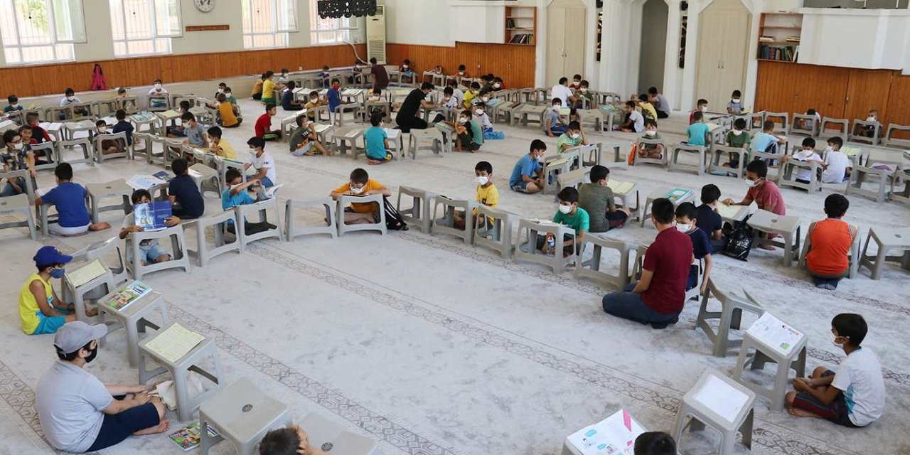 Yaz Kur’an Kurslarında çocuklar hem eğleniyor hem öğreniyorlar