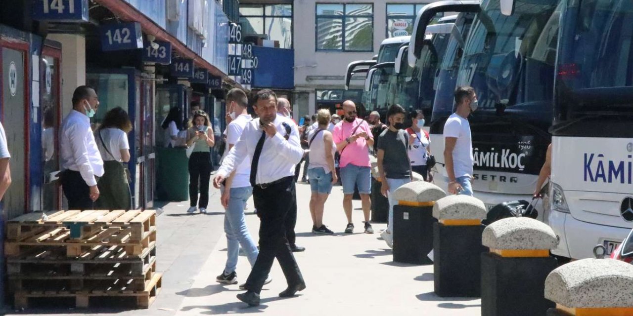 İstanbul'dan doğu illerine gidecekler bilet bulamıyor