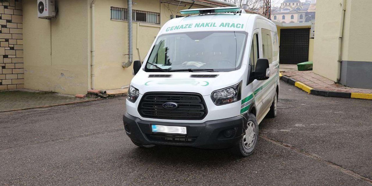 Serinlemek için sulama göletine giren 2 kardeş boğuldu