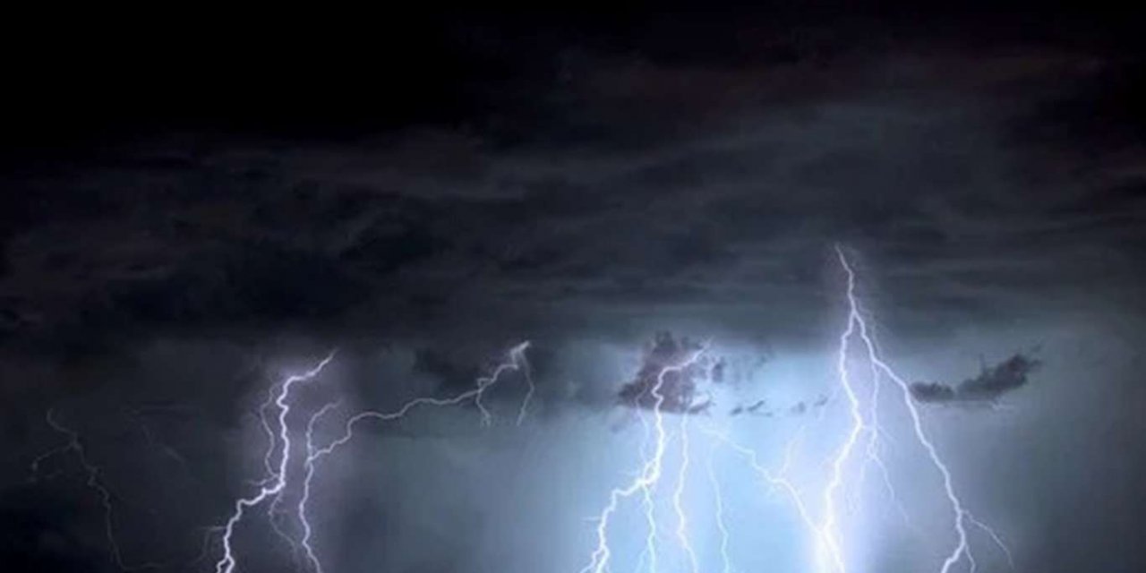 Hindistan'da yıldırım düşmesi sonucu en az 38 kişi hayatını kaybetti