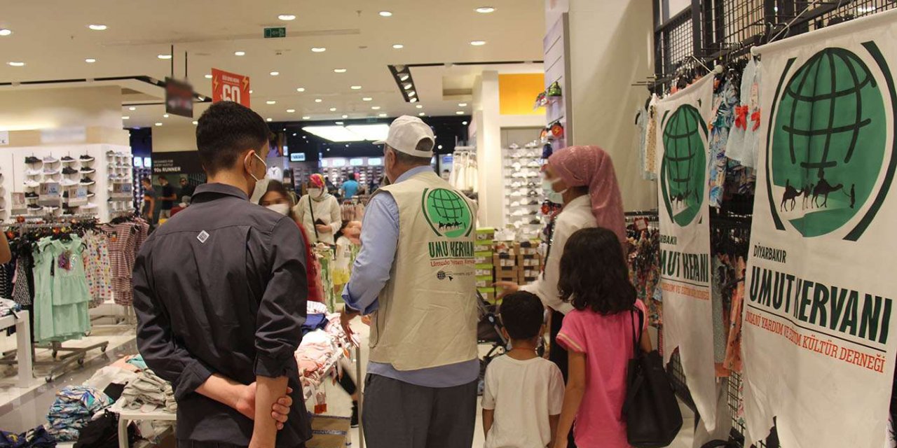 Umut Kervanı Kurban Bayramı öncesi ihtiyaç sahibi çocukları giyindirdi