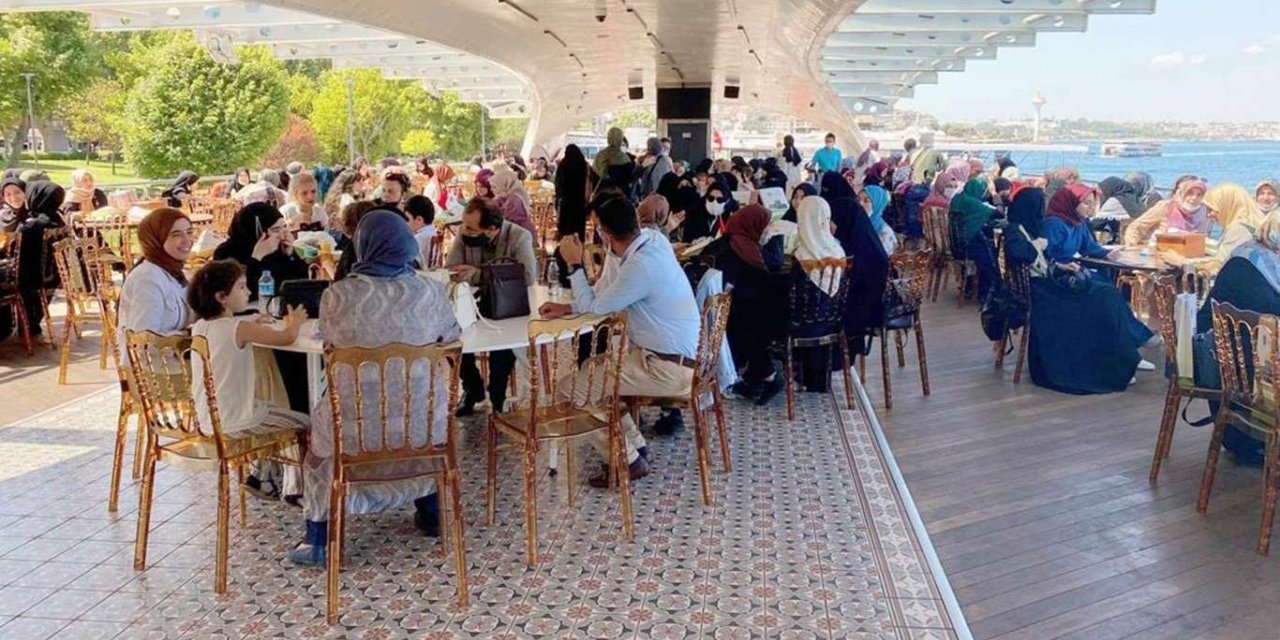 Genç hanımlar Kudüs davası için düzenlenen boğaz turuyla bir araya geldi