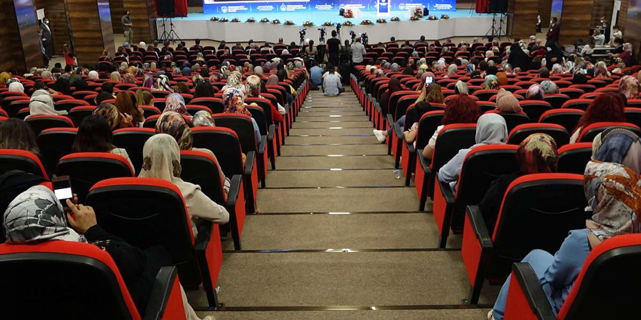 Aile Bakanı Yanık Van'a geldi