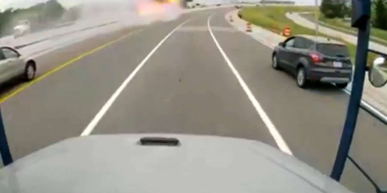 Devrilen yakıt tankeri saniyeler içinde alev topuna döndü