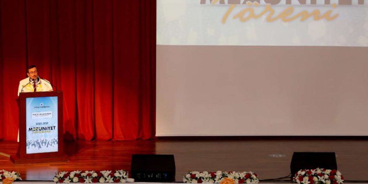 Rektör Kızılay'dan mezuniyet törenindeki yeminde Cinsel yönelim vurgusuna tepki