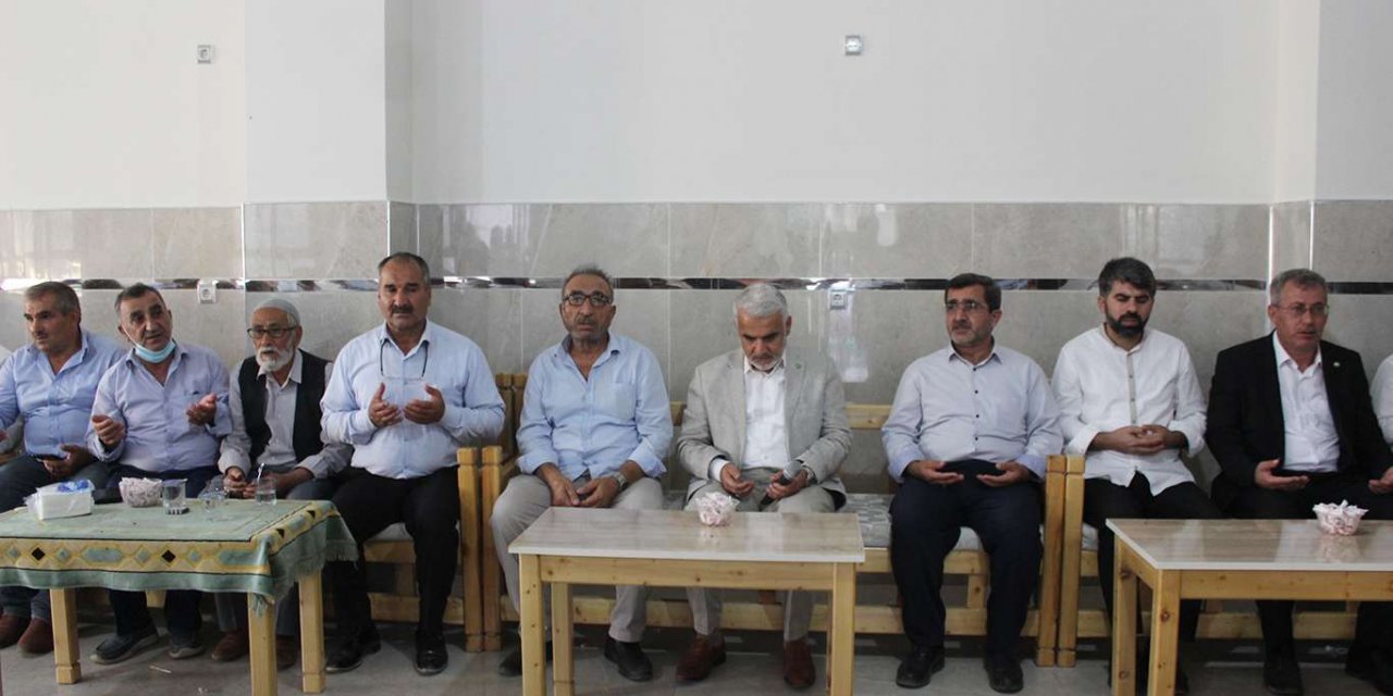 HÜDA PAR Genel Başkanı Yapıcıoğlu, Demir ailesine taziye ziyaretinde bulundu