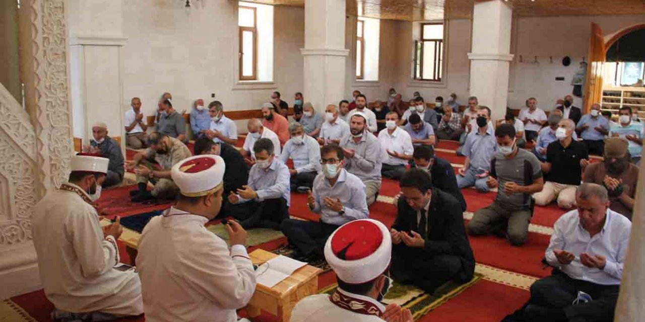 Mardin'de 15 Temmuz şehidleri için üç dilde Mevlid okutuldu