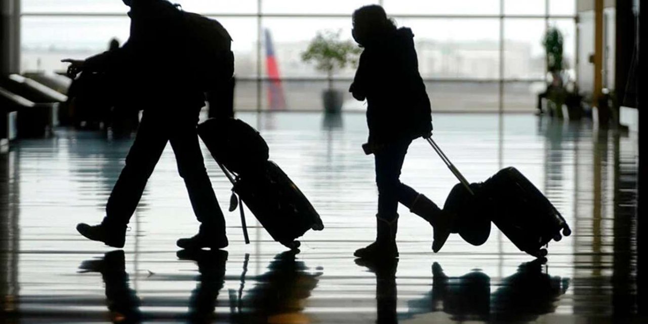 Los Angeles'da kapalı alanlarda maske zorunluluğu geri geliyor