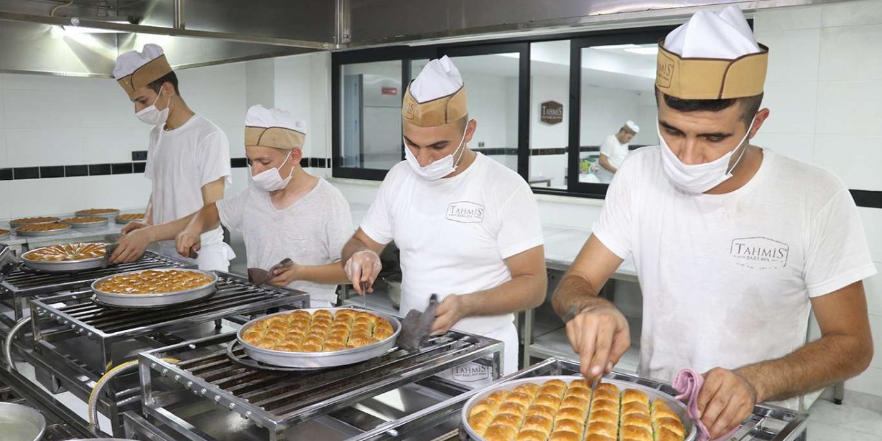 Baklavacılarda “tatlı” bayram telaşı