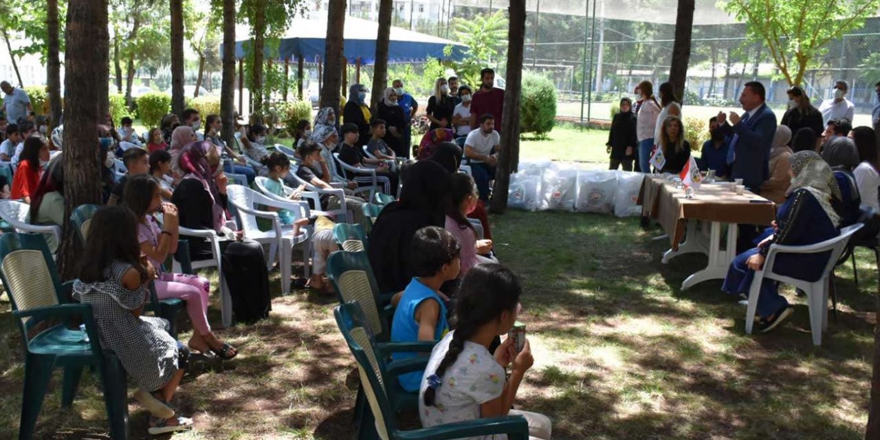 Bağlar Belediyesinden bayram öncesi çocuklara giyim desteği