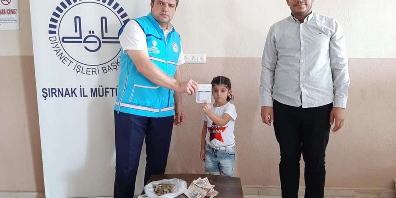 Kumbarasında biriktirdiği harçlığıyla kurban bağışında bulundu