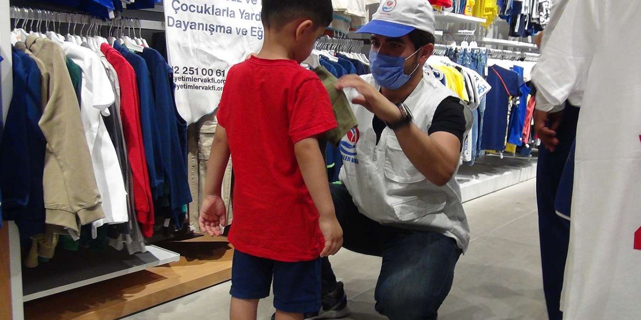 Yetimler Vakfı Şanlıurfa'da bayram öncesinde onlarca yetim çocuğu giydirdi