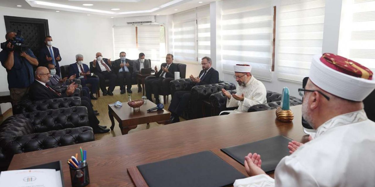 Diyanet İşleri Başkanı Erbaş'tan KKTC Din İşleri Başkanına hayırlı olsun ziyareti