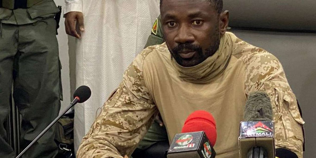 Mali geçici Cumhurbaşkanı'na camide bıçaklı saldırı