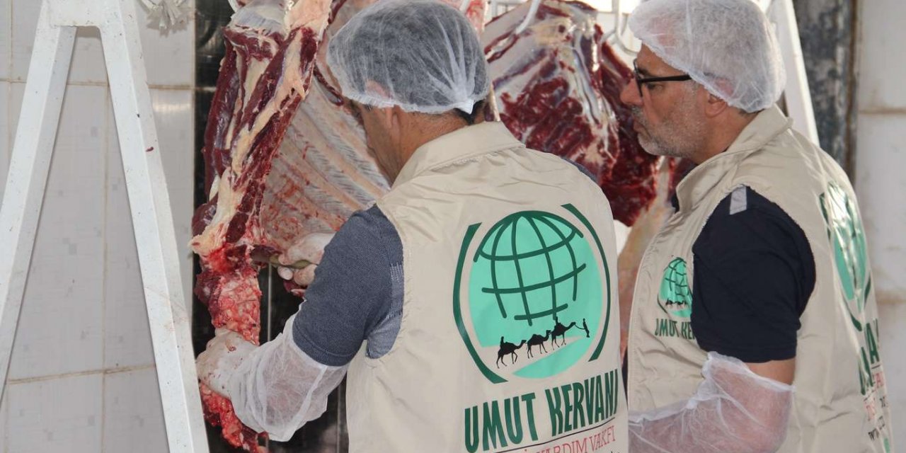 Umut Kervanı yetim ve muhtaç ailelere kurban eti ulaştırmayı sürdürüyor