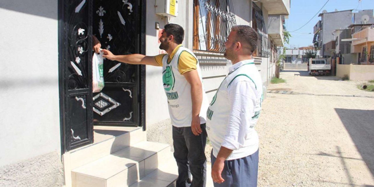 Umut Kervanı Adana’da binlerce aileye kurban eti ulaştırdı