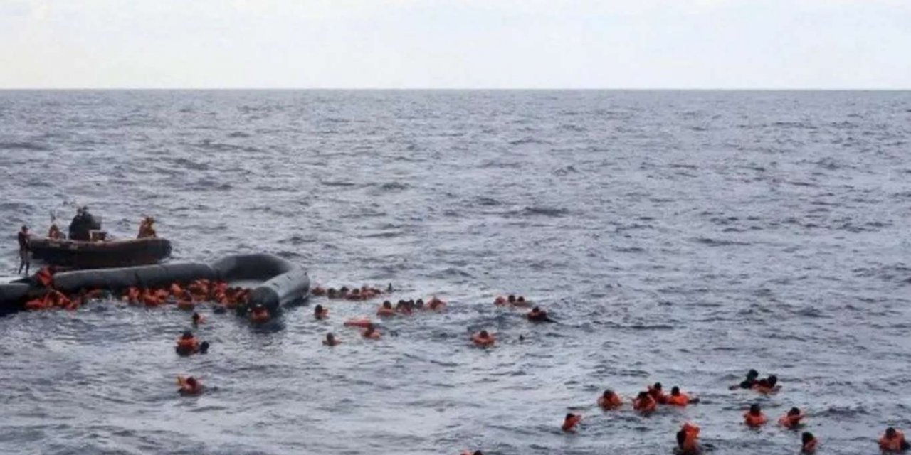 Düzensiz göçmenleri taşıyan tekne battı
