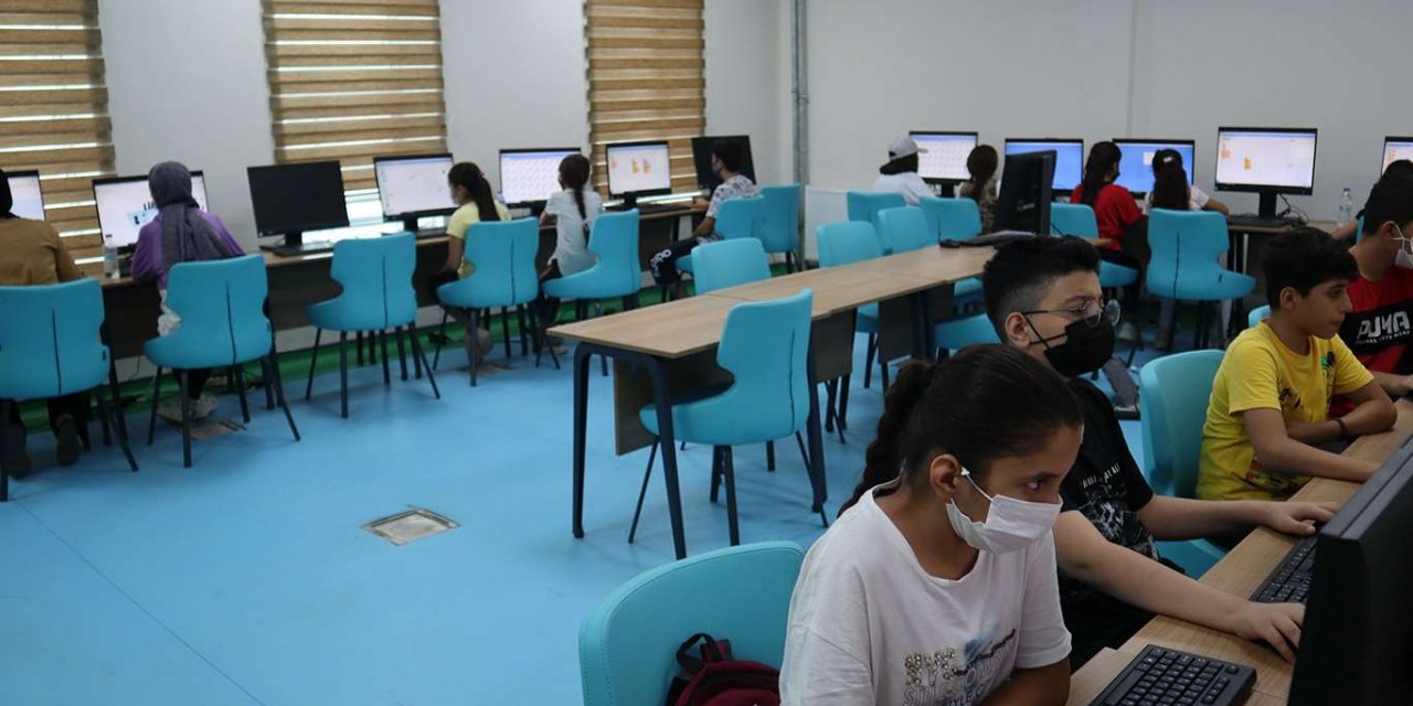 Cizreli gençler yaz tatilini gençlik merkezlerinde geçiriyor