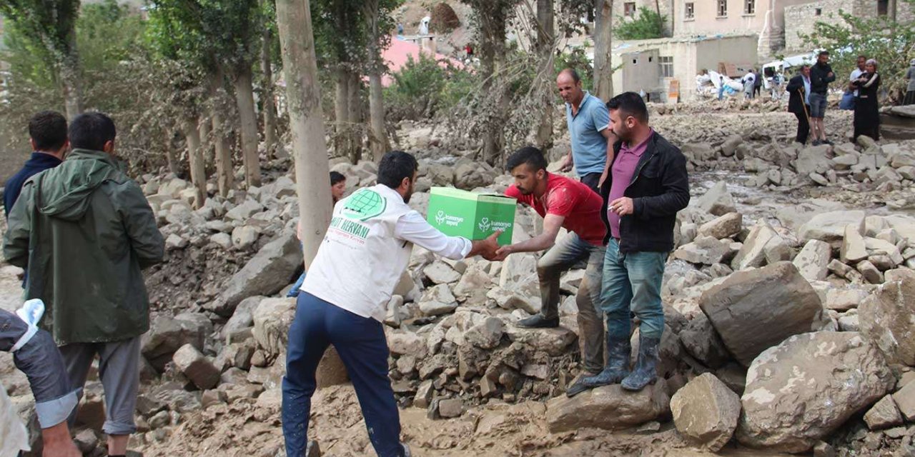 Van Umut Kervanı selzedelere yardım ulaştırdı