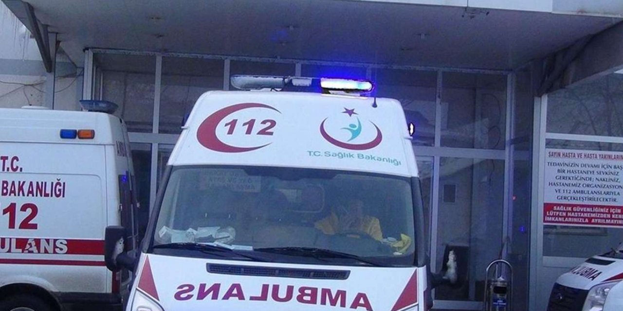 Yolcu otobüsü tıra arkadan çarptı: 26 yaralı