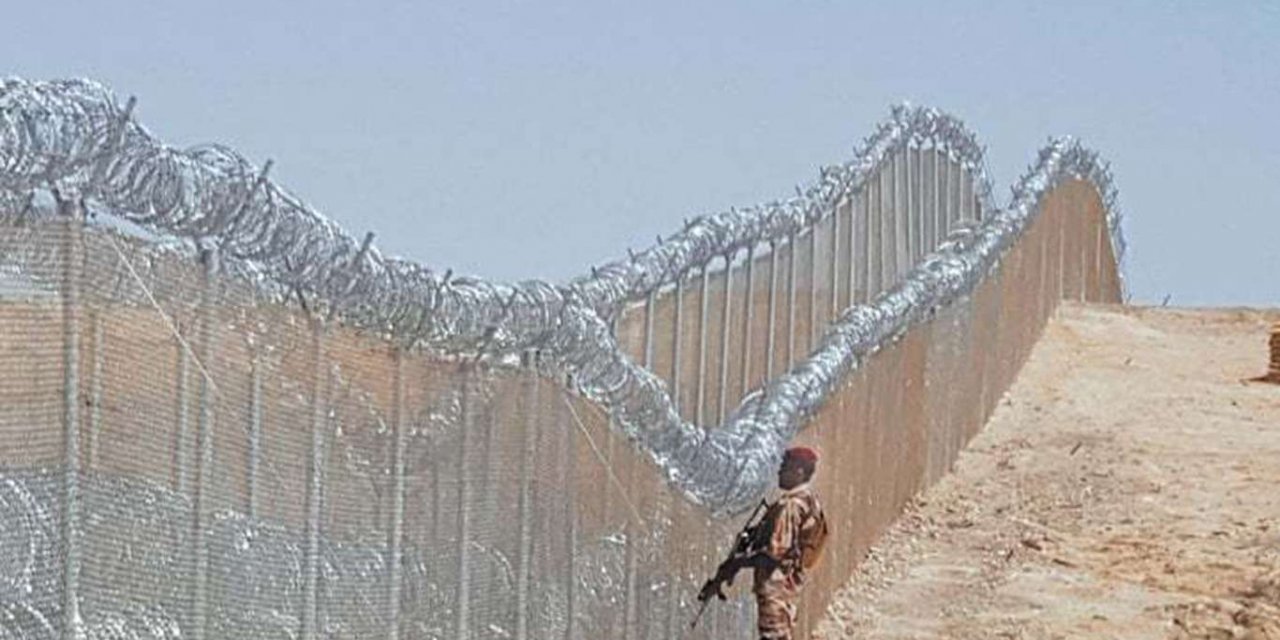 Pakistan, Afganistan sınırına tel örgü çekiyor