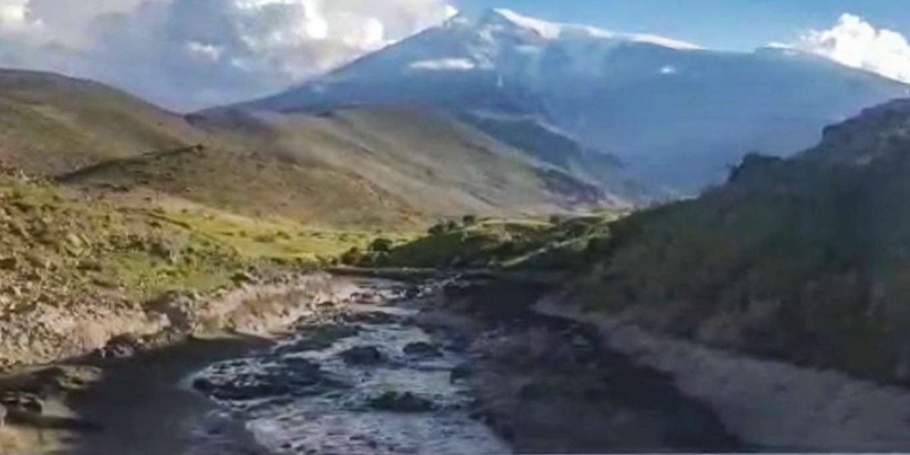 Ağrı Dağı'ndan eriyen buzullar yerleşim birimlerini tehdit ediyor