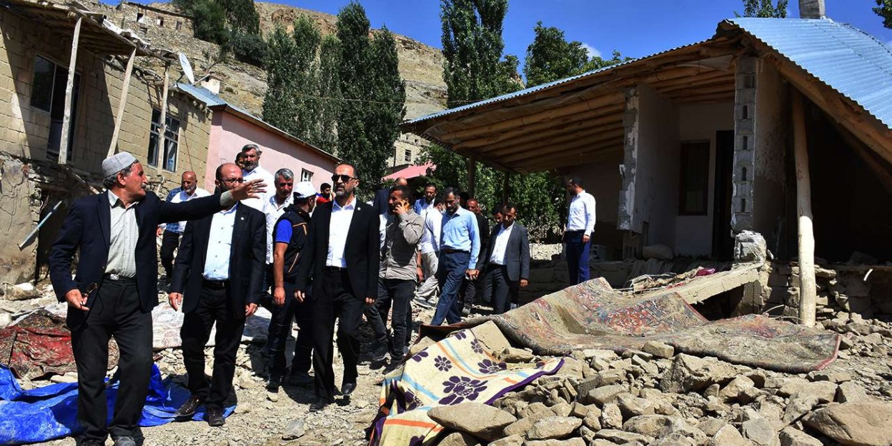 HÜDA PAR Genel Başkan Vekili Sağlam Van'da selde etkilenen vatandaşları ziyaret etti